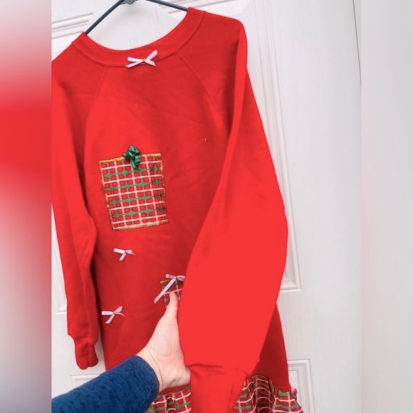 VTG 80s Red Ornamental Holiday Sweatshirt Dress w/Green gold plaid ruffle bottom - Picture 8 of 12